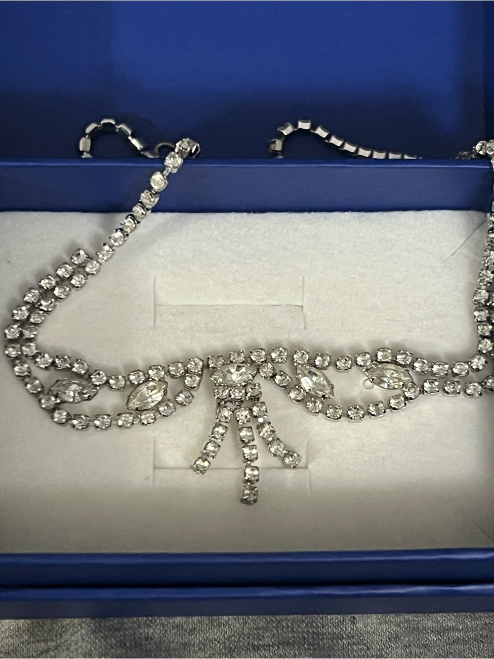Vintage Crystal Cascade Silver-Tone Rhinestone Necklace - Elegant Women Jewelry